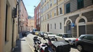 Finti carabinieri ancora in azione a Trieste: anziana derubata in via Ricci