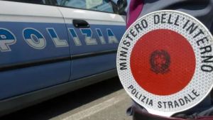 Tolmezzo, estrae una motosega dal sacco in autostazione: bloccato dalla polizia