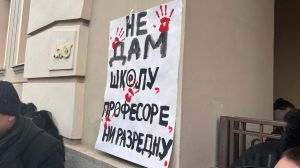 Spor zbog izbora direktorke Gimnazije u Čačku: Sindikat traži proveru zakonitosti imenovanja, zaposleni protestovali ispred škole