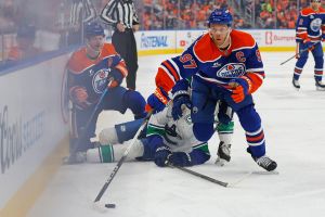‘Same old story for the Oilers’: Fans react to first-game blunder against Canucks