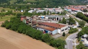 Il Comune di Gorizia vuole far causa alla fonderia Livarna: «Odori molesti e disagi»