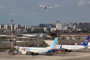 Terrore sul volo Dubai-Tel Aviv: il copilota accoltella il comandante