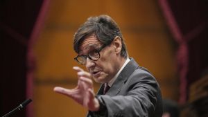 ERC y Comuns aprietan a Illa pero se desmarcan de la maniobra de Junts para reprobarle