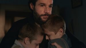 John Steinbecks ”Øst for paradis” minder os om frihedens tunge pris. Nu kan den ses som tv-serie