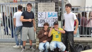 Fogne in tilt, è protesta all’istituto Brustolon di Belluno