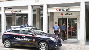 Rapina e sequestro in banca a Sant’Angelo Lodigiano: catturato il 44enne fuggito con 159mila euro