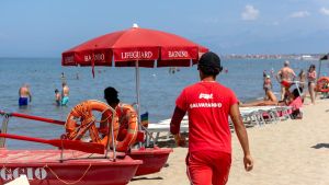 L’estate continua sulla costa toscana. Bagni aperti a ottobre, si pensa anche a novembre