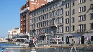 Facciata di palazzo Gopcevich a Trieste verso il restauro: intervento da 1,3 milioni