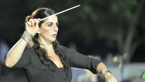 Sara, infermiera e direttore d’orchestra ‘La mia musica per combattere il cancro’