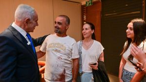 “Siamo stati salvati da tre eroi”. Un’ora da incubo, le urla e il sangue