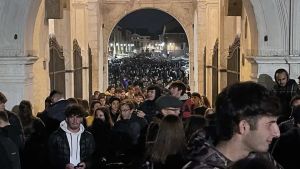 Movida universitaria a Padova: stretta su vetro, lattine e musica alta