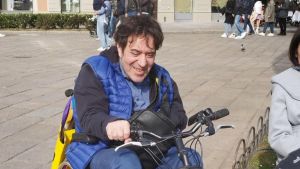 Pietro Argentieri e il calvario tra treni cancellati e ascensori rotti: “Io disabile, ci ho messo tre e ore mezza da Milano a Busto Arsizio”