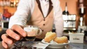 La lunga crisi dei bar in Lombardia, chiusi due al giorno: 5mila locali in meno negli ultimi sei anni