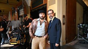 Lucio Dalla e Roberto Roversi sul set, ciak nella libreria del poeta