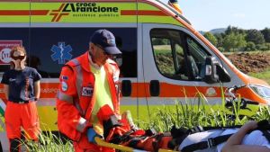 Travolta in bicicletta da un’auto. Sessantenne in prognosi riservata
