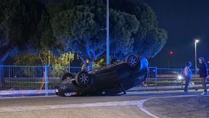 Auto si cappotta, ma è mistero sull’incidente