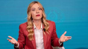 Meloni ed Eni. FdI loda la “sensibilità” e nella compagnia parte il riassetto