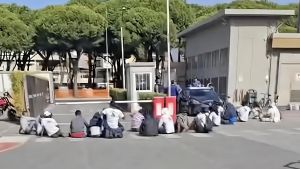 Sit-in dei lavoratori e denunce della società