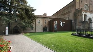 Mani sulla coscia dell’addetto del museo: prof condannato a un anno