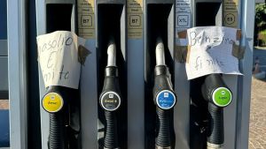 Benzina e bollette, il price cap dà ossigeno ma non basta