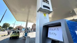 Distributori a secco nel Padovano: «Il rifornimento richiede giorni»