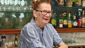 Muore la mamma, i figli si prendono aspettativa per mandare avanti il suo bar: «Non chiuderà»