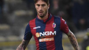 In tredici stagioni sulla fascia si sono alternate meteore, talenti e prestiti: dal colpo Tomiyasu alla comparsa Kasius. Lollo la certezza. Da Ceccarelli a Zortea: già 15 i terzini di Joey