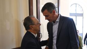 El Gobierno y Ceuta se enzarzan con desmentidos mutuos por las llamadas previas a la entrada masiva de migrantes