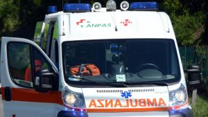 Coppia di anziane amiche investite sulle strisce: una è in coma