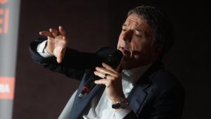 Renzi lancia la Leopolda. Dal karaoke ai dibattiti: 
