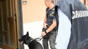 La rapina choc alla filiale Unicredit di Sant’Angelo: per l’arrestato interrogatorio in carcere. E in casa sua spuntano dei contanti