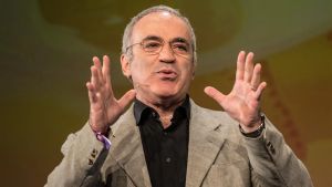 „Neću stati i neću se kriti“: Gari Kasparov upozoren da mu je život u opasnosti