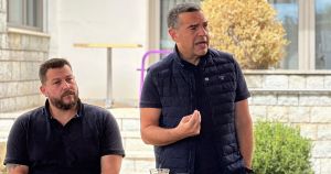 Δύο ξένοι στο ίδιο φόρουμ