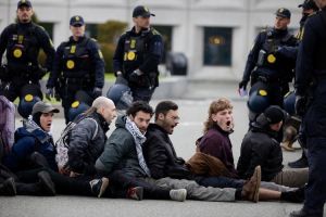 Efter demonstrationen ved Mærsks hovedkvarter står et ubekvemt spørgsmål tilbage