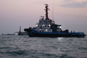 Oil Is Again Flowing Out of Hormuz