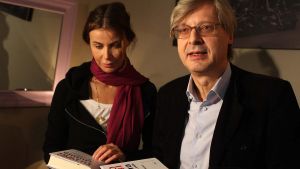 “Sgarbi è aggrappato alla vita”. Sabrina Colle accanto a lui. La figlia: “Non mi hanno ascoltato”