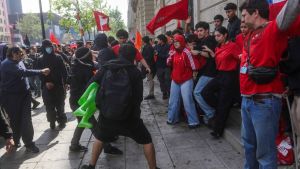 Paro de la Confech: UC presenta denuncia por golpiza a sus estudiantes (cuatro terminaron en el hospital) Por Ex-Ante 1 Oct. 2026, 5:26 pm 2 min Compartir