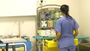 La disperazione delle figlie: “Uccisa dal Fentanyl per errore, mamma aveva un cerotto diverso. Nella scheda patologie non sue”