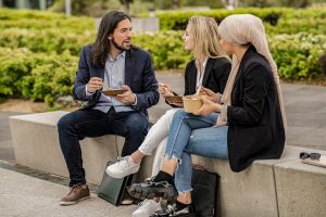 Comment réagir quand la politique s’invite sur votre lieu de travail