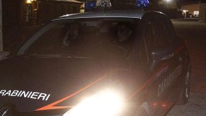 Si tuffano in mare per salvare un uomo. Carabinieri-eroi evitano una tragedia