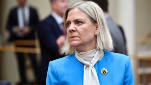 Apspelet kan pågå i månader – våra politiker leker med elden