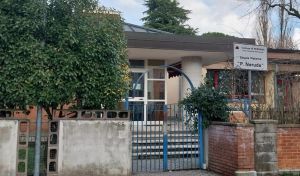 Legionella a Ferrara, i dubbi dei genitori: «I controlli andavano fatti prima»