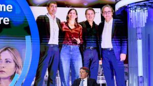 Verso le Politiche, la premier è già pronta. Schlein prende tempo