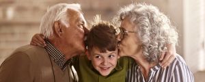 Festa dei Nonni, da angeli custodi a TikTok: come sono cambiati e il regalo più prezioso che possiamo fare loro