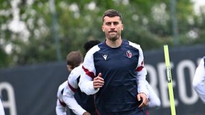 Dopo un’estate sul mercato, il centrale sta sfruttando questi giorni senza i colleghi di reparto per risalire le gerarchie di Palladino. Difesa a tre e la sosta: Casale adesso ci crede