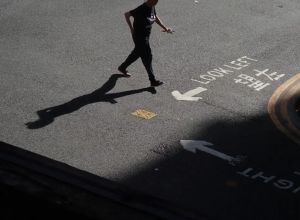 Presque tout le monde tourne naturellement à gauche en marchant, mais on ne sait toujours pas pourquoi