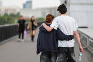 Специалисты объяснили феномен поздней девственности в 18-30 лет: тревожность и жильё