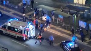 Sesto, la zona rossa inizia con una maxi rissa al Rondò a colpi di bottiglie: un ferito