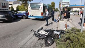 Preganziol, incidente sul Terraglio: motociclista ferito nello scontro con una Range Rover