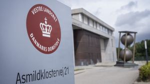 Retssalen skal være et værdimæssigt neutralt rum. Derfor er det et problem, hvis tørklædet gør sit indtog